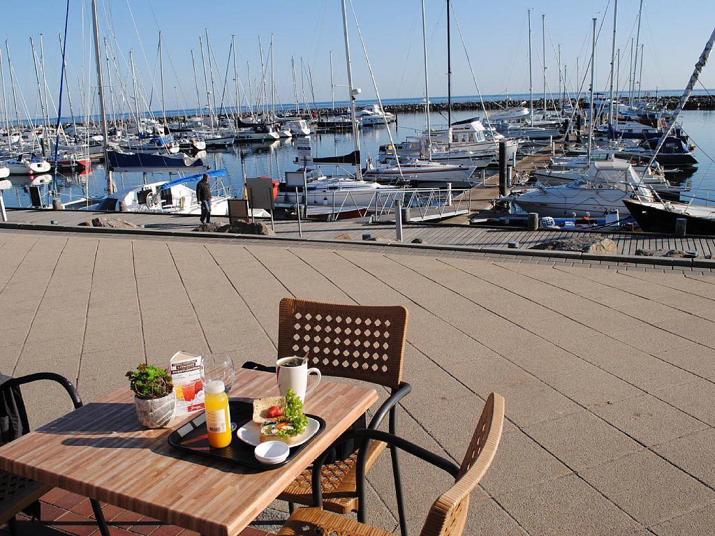 Fewo Strandstrasse - Fuehrt Auf Die Schoene Ostsee-Seebruecke Kuehlungsborn Exterior foto