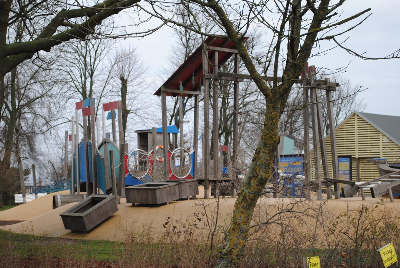 Fewo Strandstrasse - Fuehrt Auf Die Schoene Ostsee-Seebruecke Kuehlungsborn Exterior foto