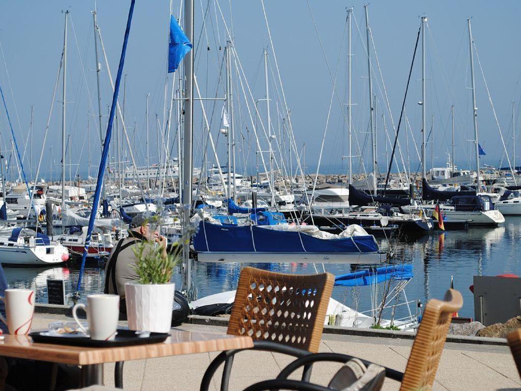 Fewo Strandstrasse - Fuehrt Auf Die Schoene Ostsee-Seebruecke Kuehlungsborn Exterior foto
